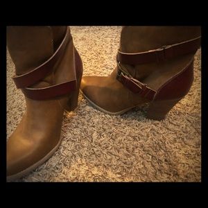 American eagle 🦅 size 10 heel booties.